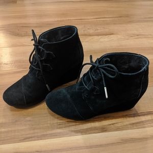 Tom's Black Suede Women's Kala Booties